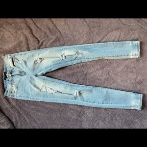 High wasted light wash ripped jeans aero
